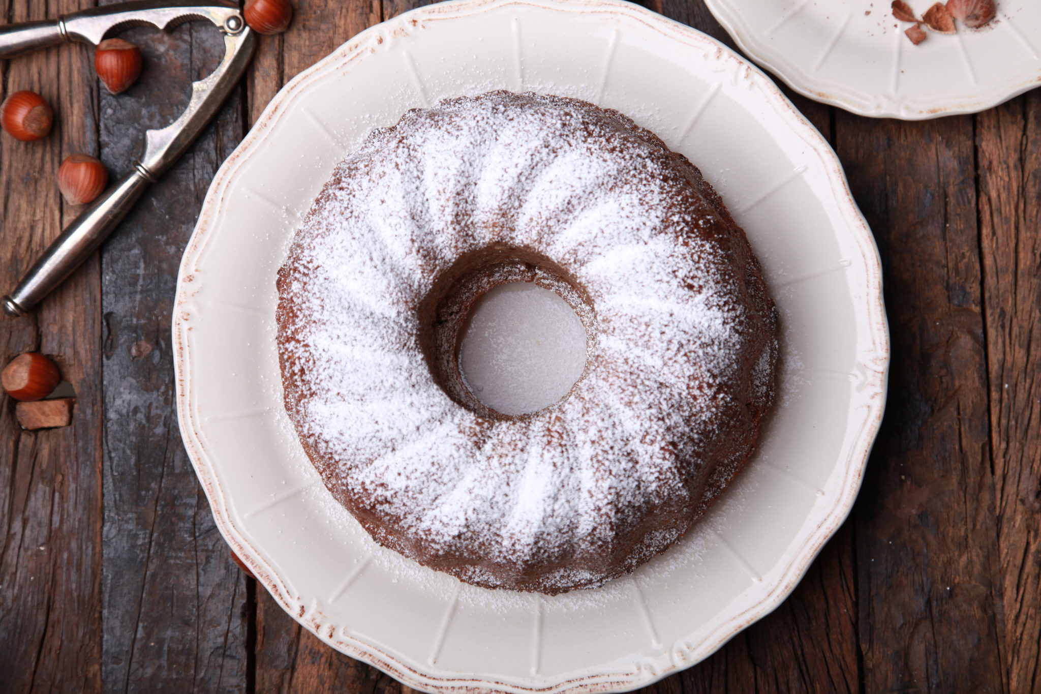 Saftiger Nusskuchen mit Zimt und Mandellikör - Typisch Heike