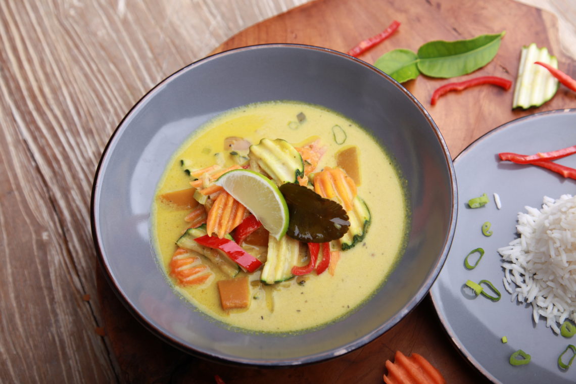 Gelbes Curry mit Gemüse und selbstgemachter Currypaste - Typisch Heike