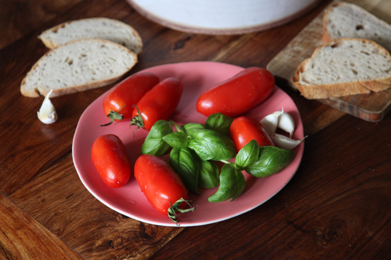 Klassische Bruschetta mit Tomaten und Knoblauch - Typisch Heike