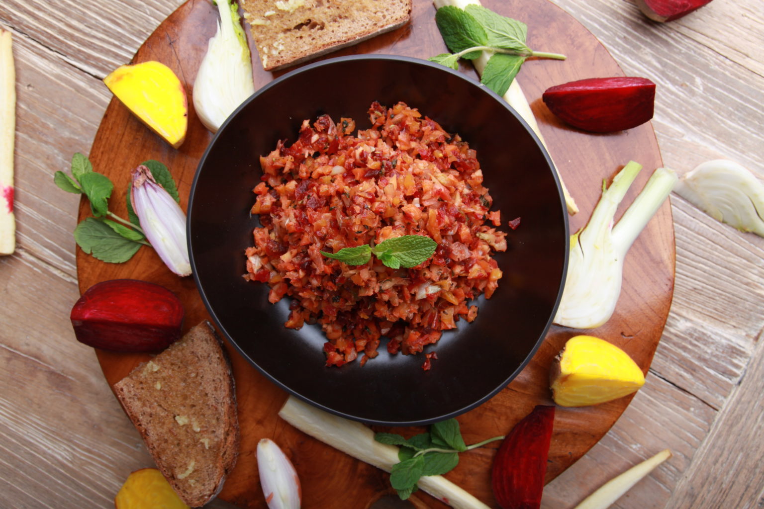 Gebratene Gemüse-Salsa auf Röstbrot - Typisch Heike