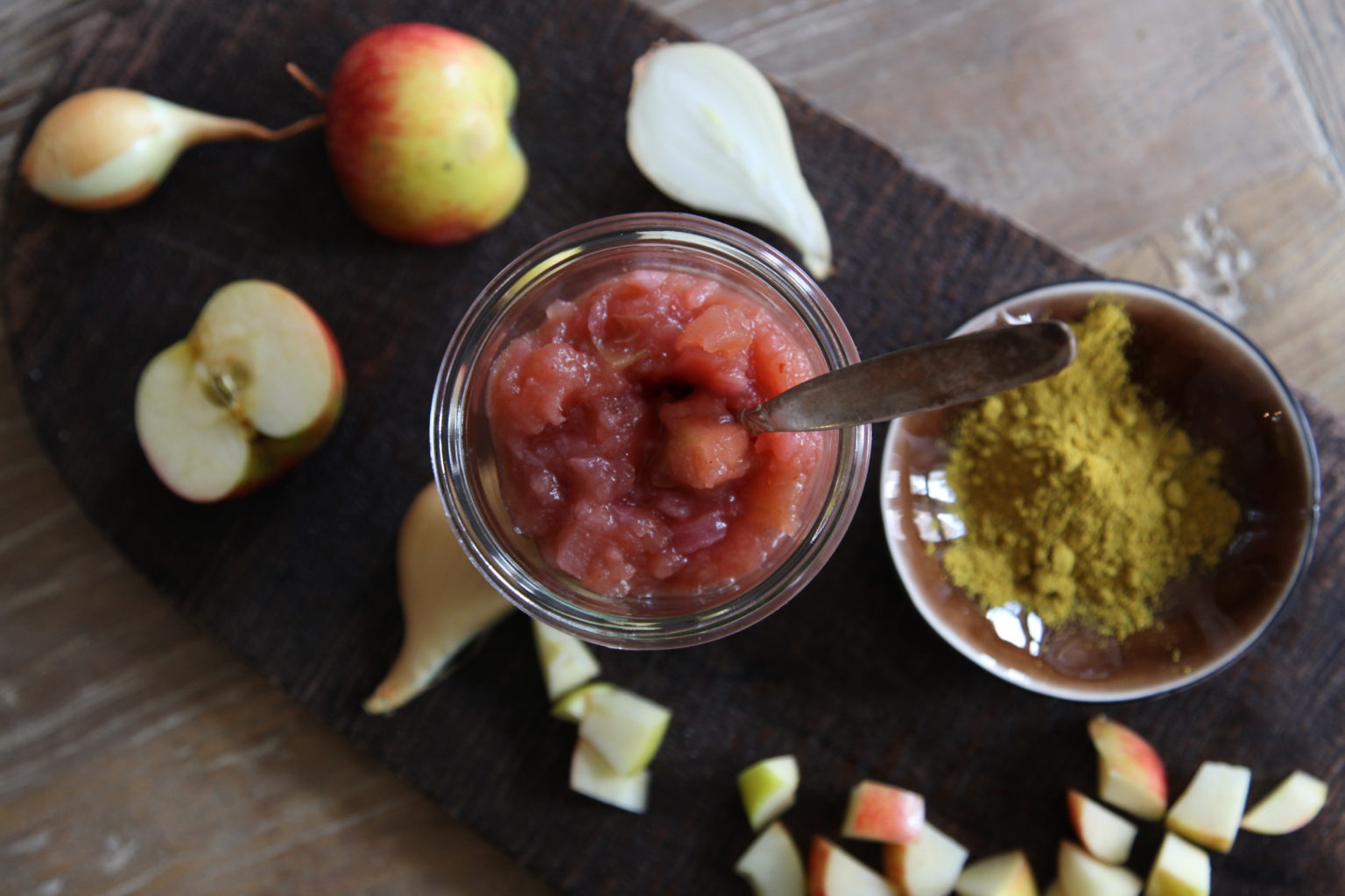Leicht scharfes Apfelchutney mit Curry - Typisch Heike