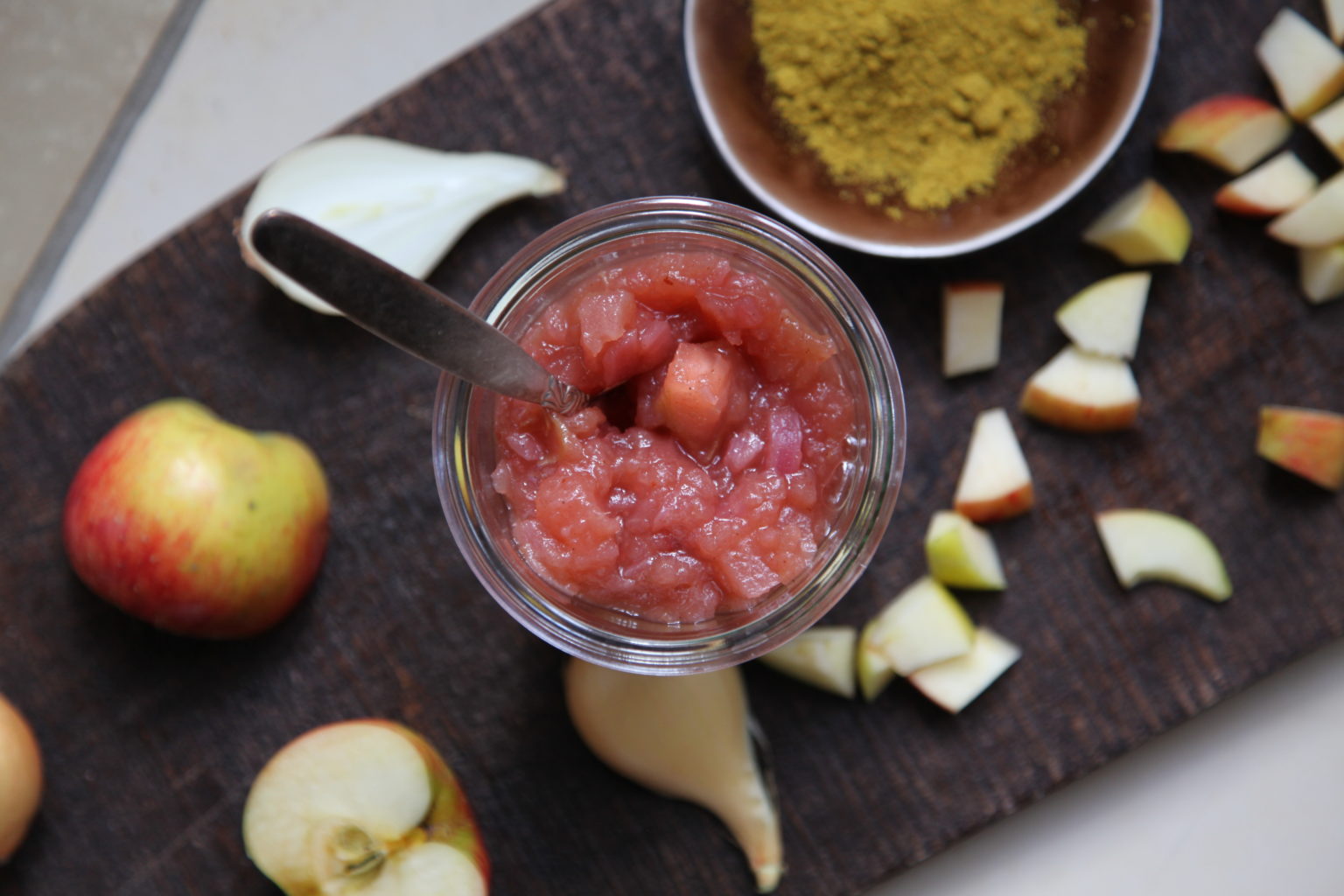 Leicht scharfes Apfelchutney mit Curry - Typisch Heike